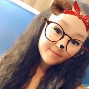 Meet your Posher, Becca